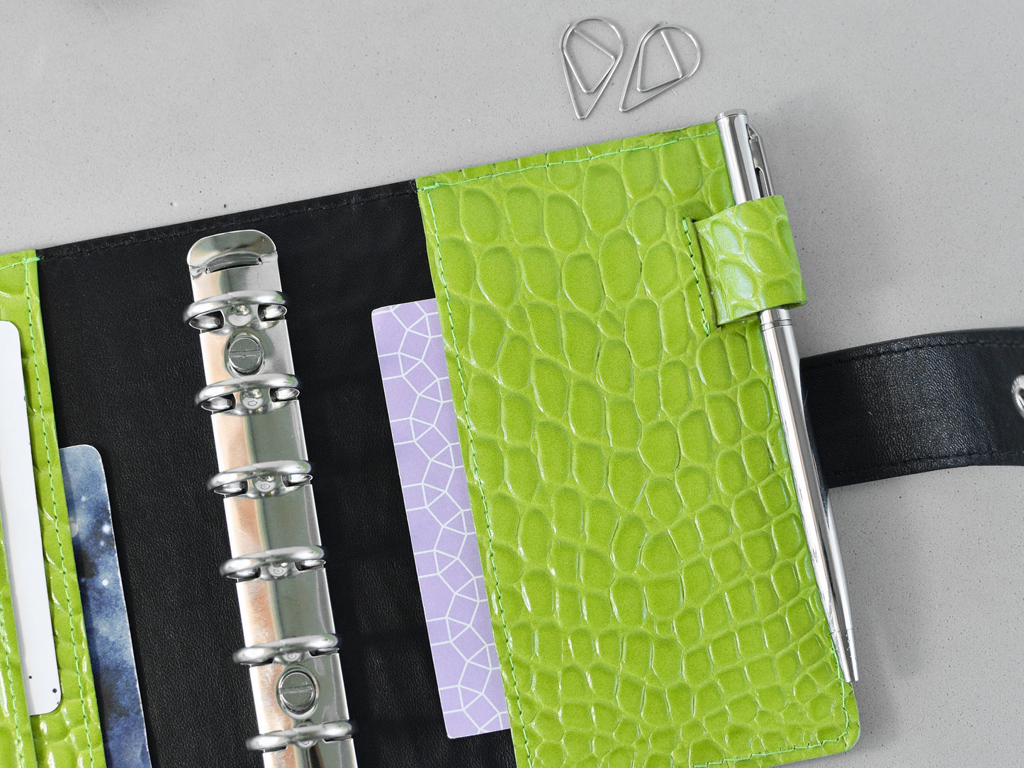 Ring binder with pen loop