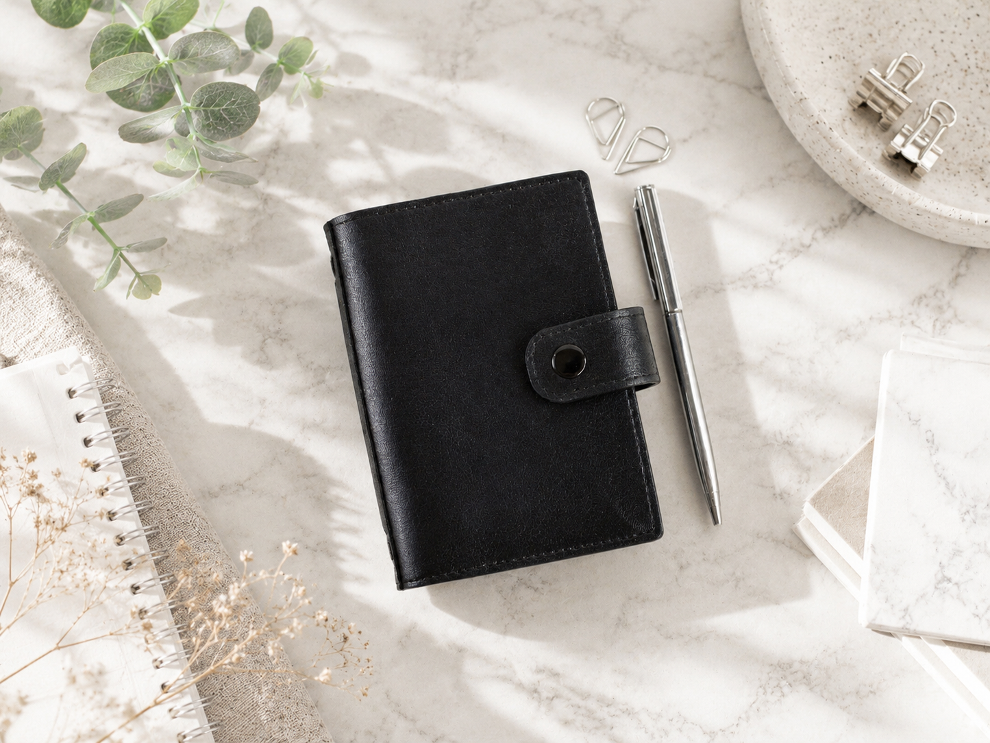 Traveller's Notebook Planner With Inserts (Passport Size)