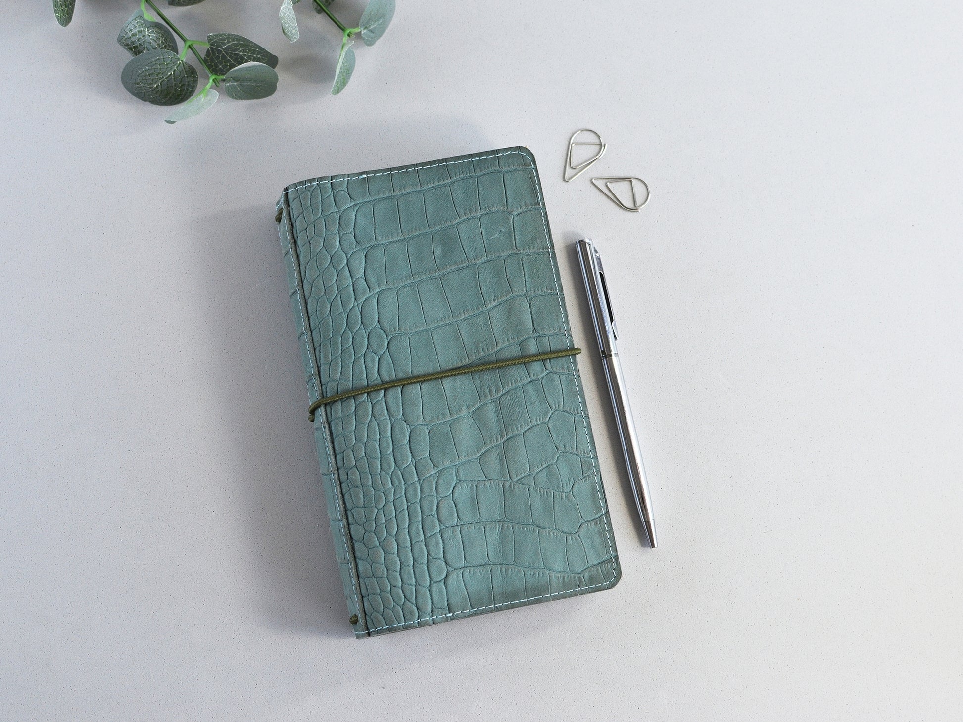 Traveler's Notebook planner, green  leather, by Tea Planner