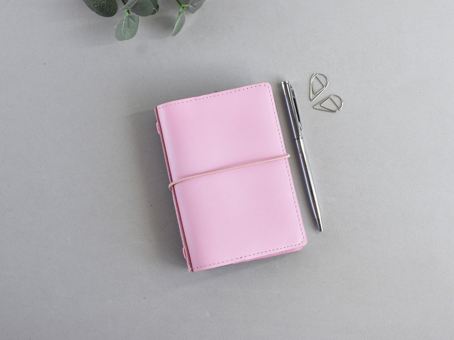 Traveller's Notebook Planner With Inserts (Passport Size)