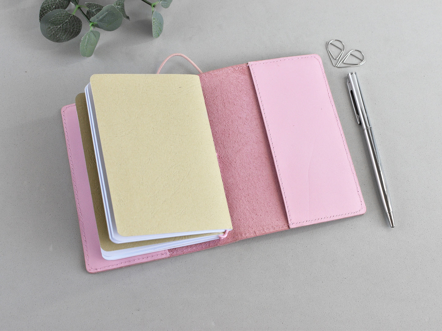 Traveller's Notebook Planner With Inserts (Passport Size)