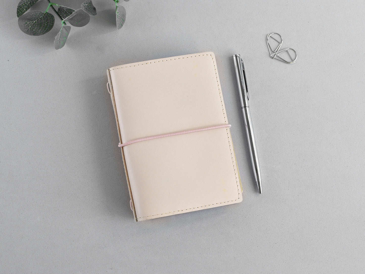 Traveller's Notebook Planner With Inserts (Passport Size)