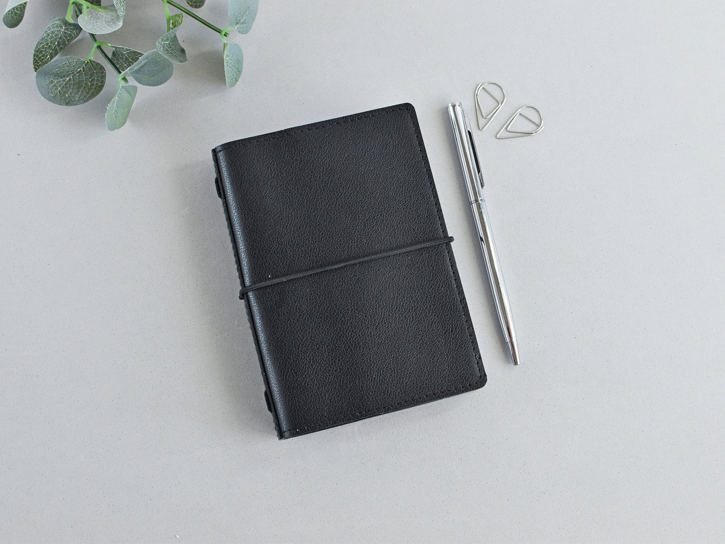 Traveller's Notebook Planner With Inserts (Passport Size)