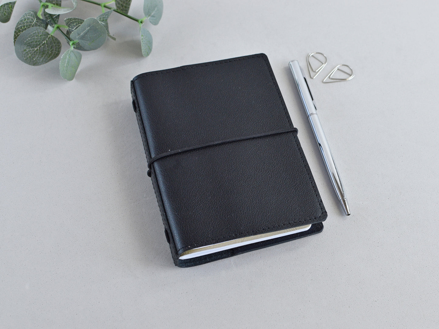 Traveller's Notebook Planner With Inserts (Passport Size)