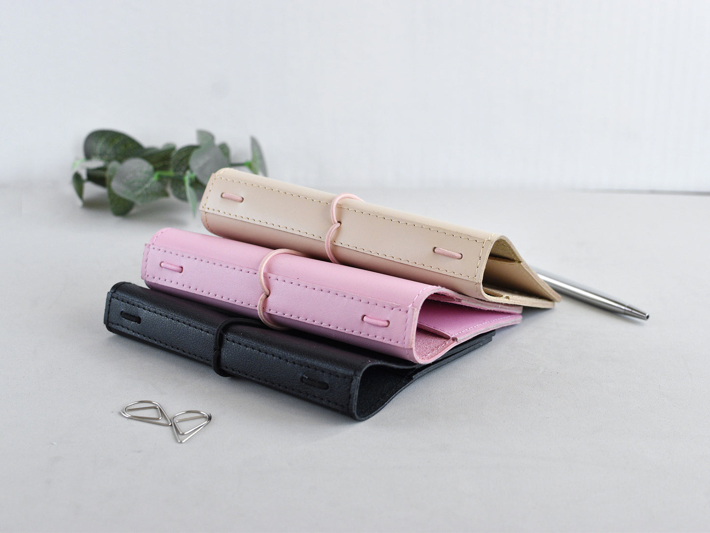 Traveller's Notebook Planner With Inserts (Passport Size)