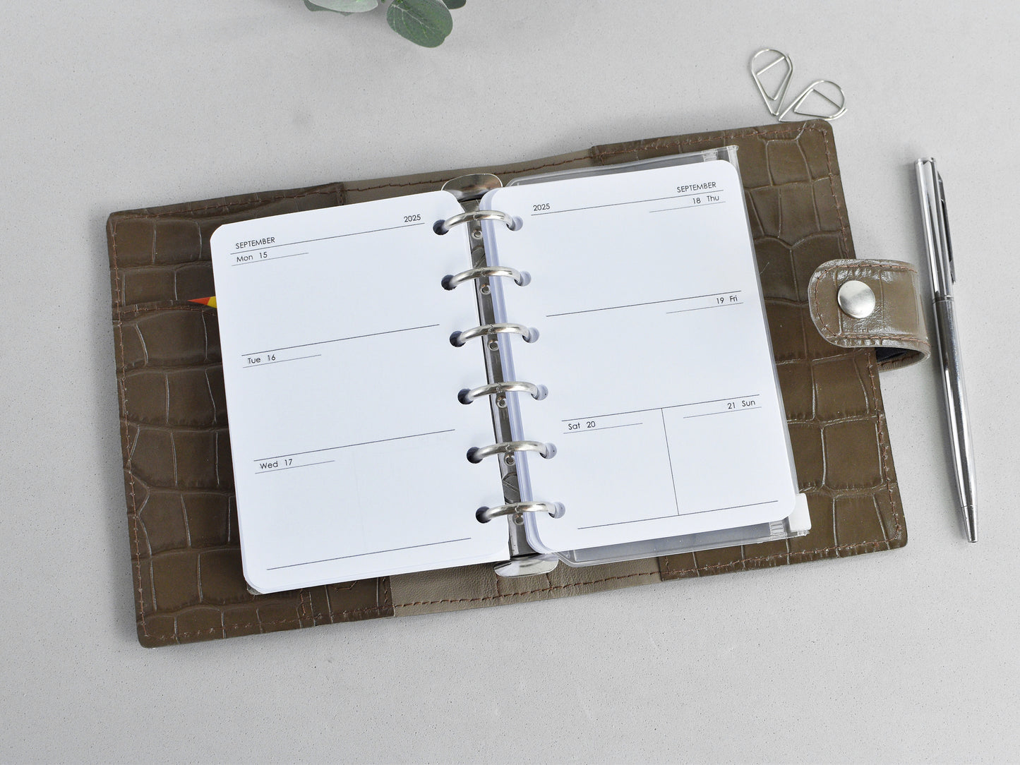 Weekly pages for 6-ring pocket agenda