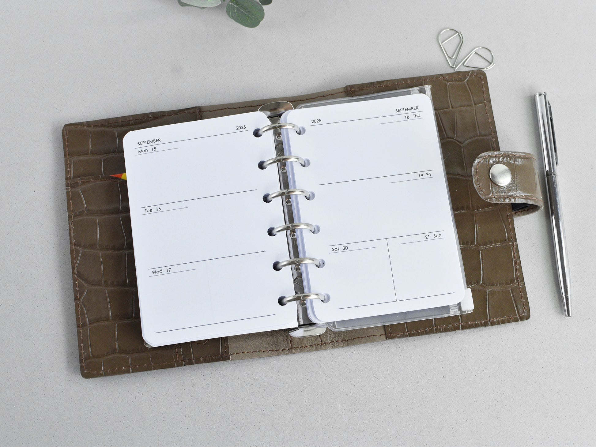 Weekly pages for 6-ring pocket agenda