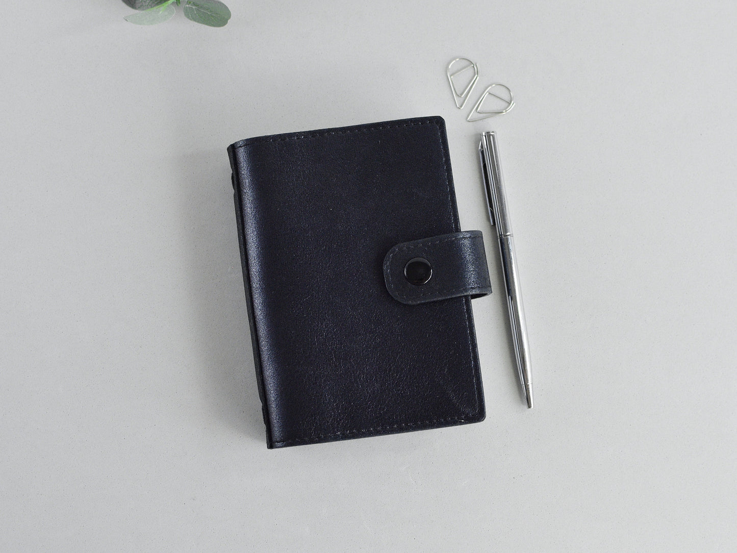 Traveller's Notebook Planner With Inserts (Passport Size)