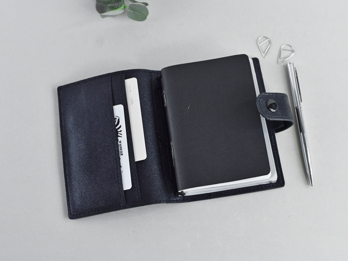 Traveler's notebook agenda with inserts, passport size