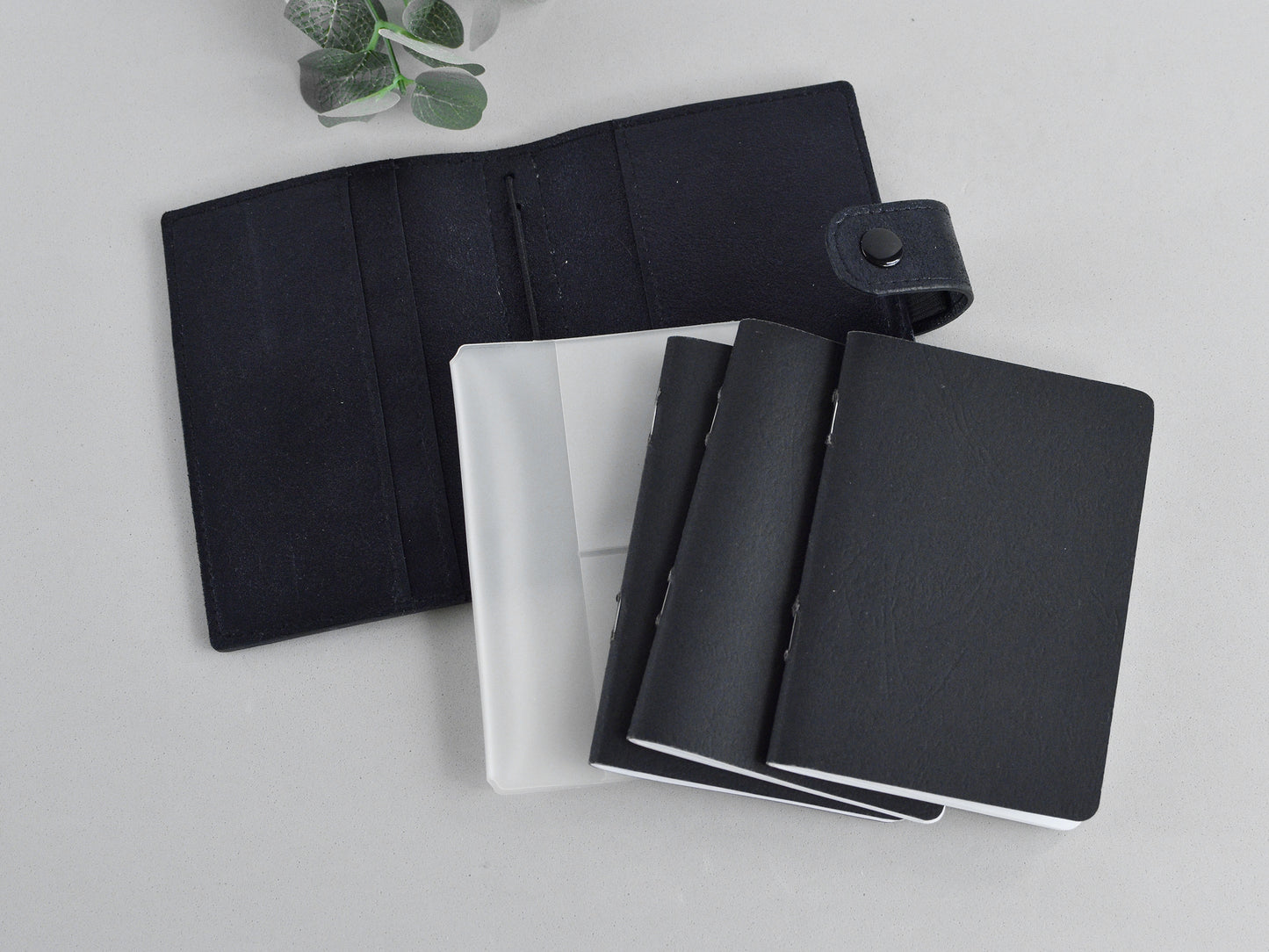 Traveller's Notebook Planner With Inserts (Passport Size)