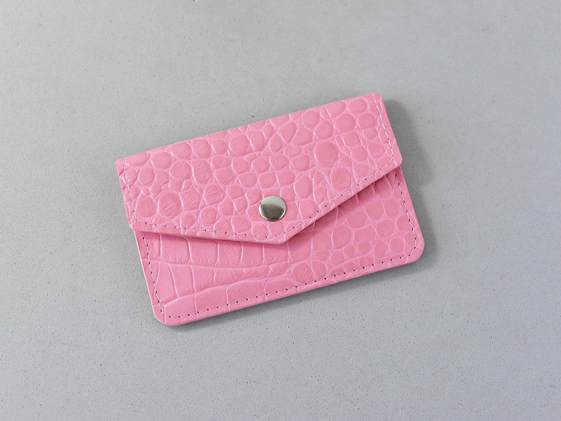 Croc pink leather card case