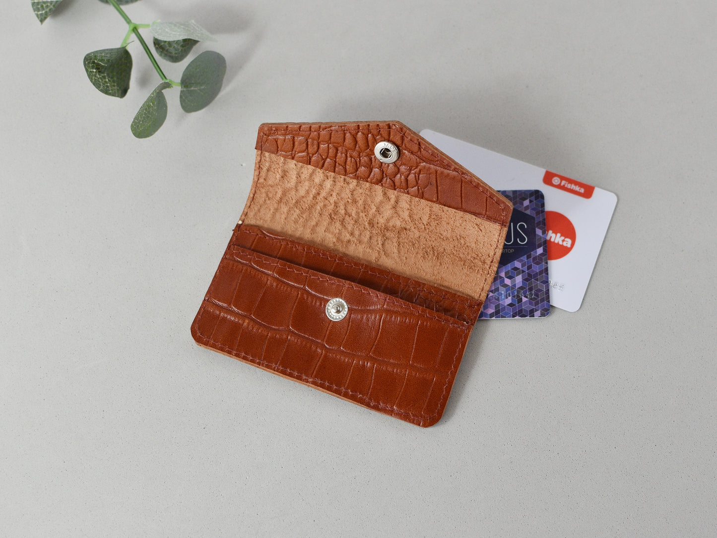 Open leather holder for credit cards