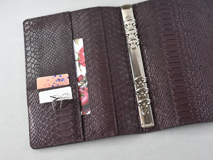 Inner pocket in leather ring notebook