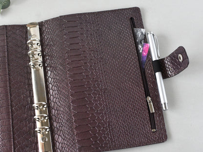 Inner pocket in leather ring planner