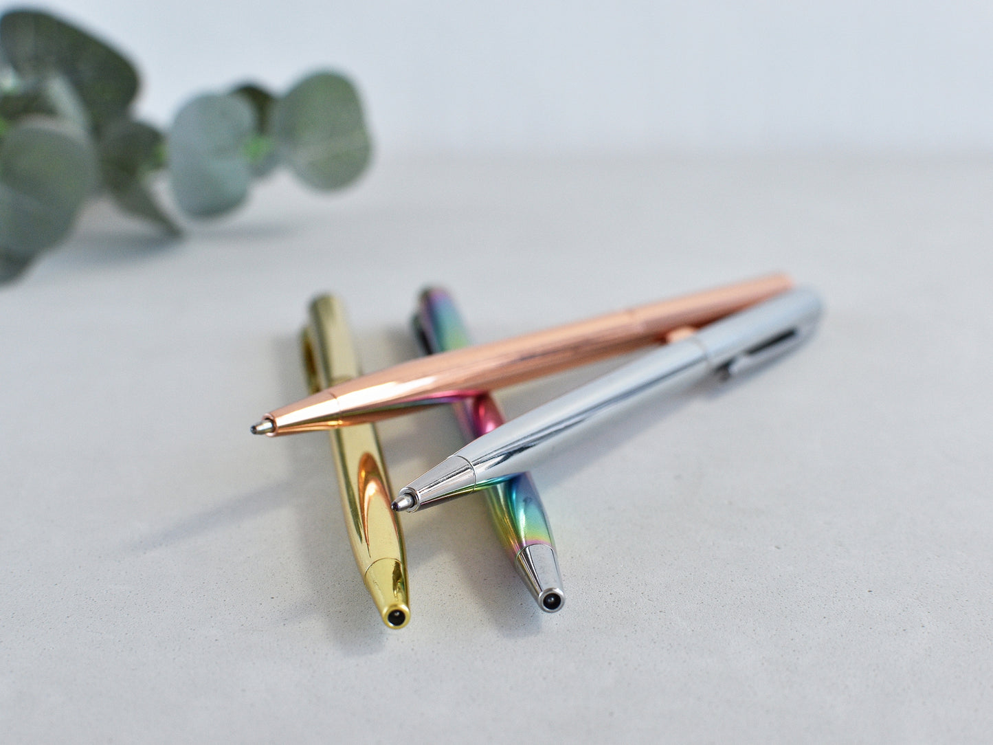 Decorative Metal Pens (Different Colors)
