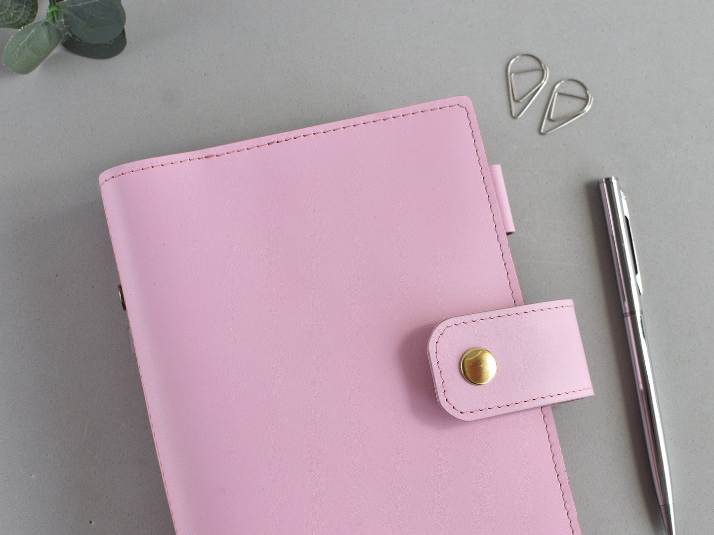 Leather notebook with rings