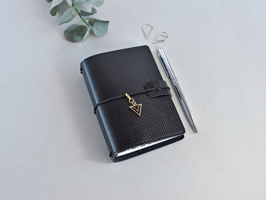 Vegan leather traveler's notebook passport sie