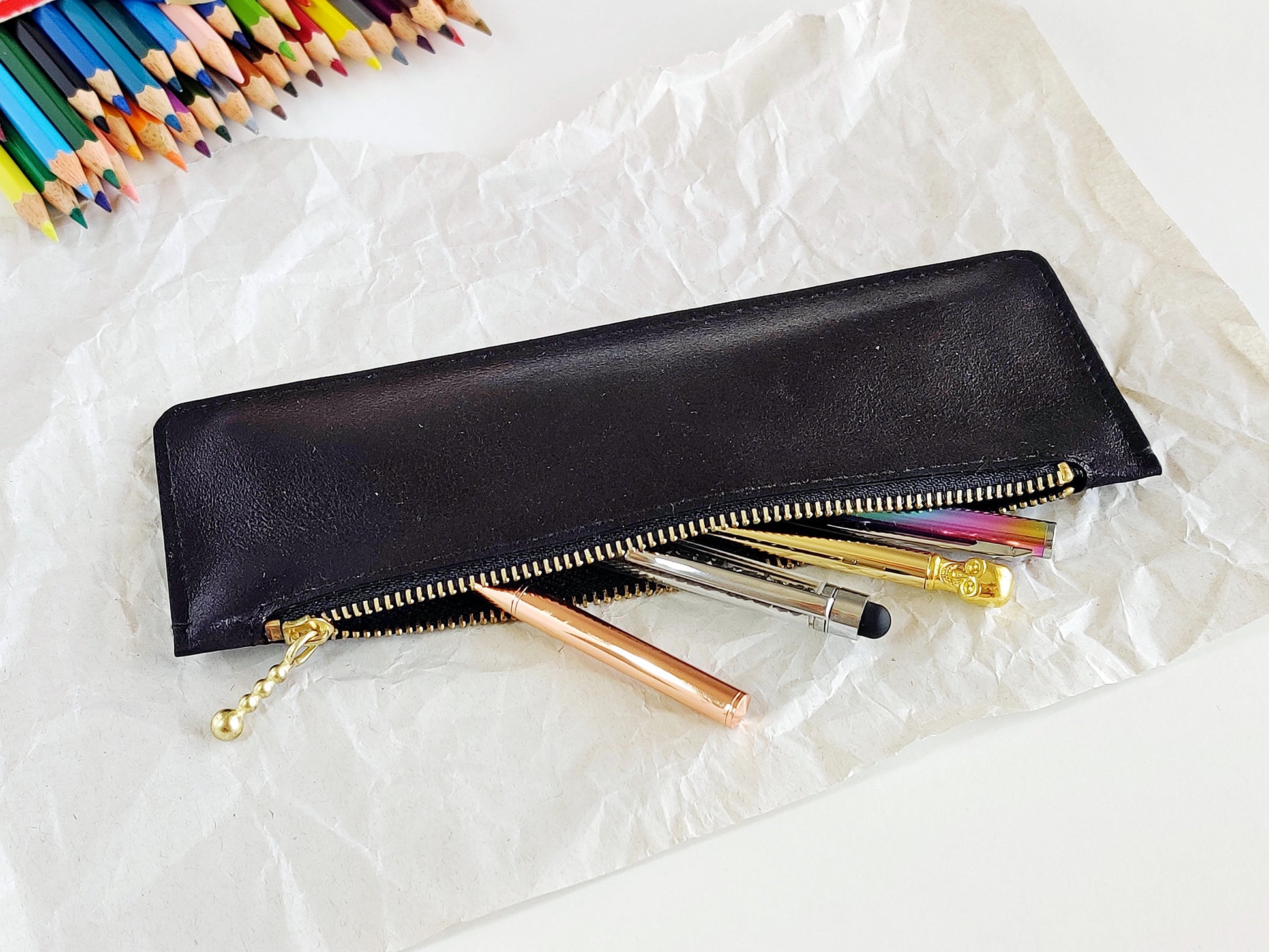 Zippered pen holder